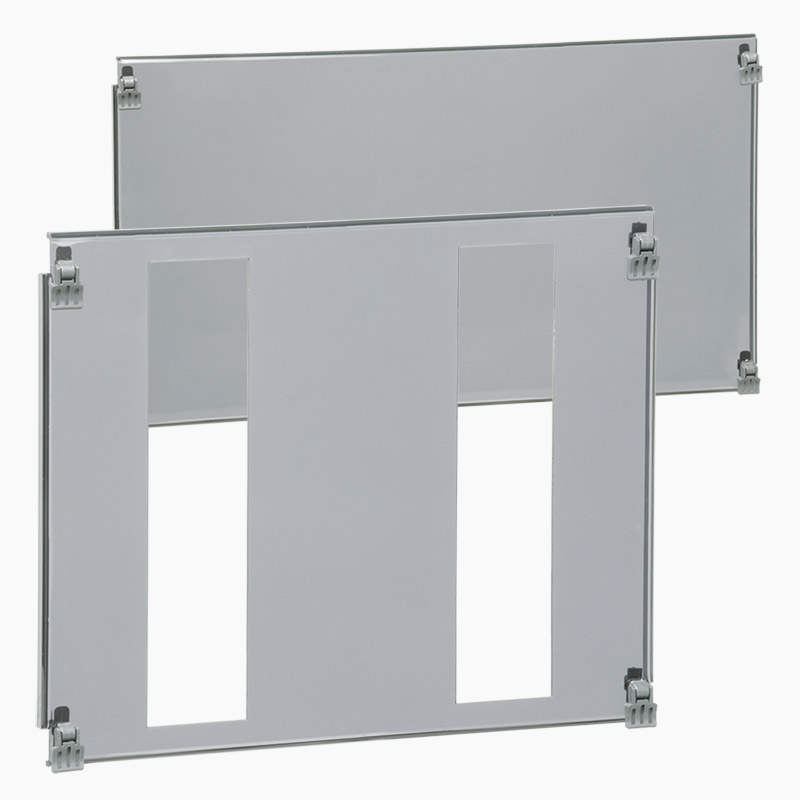 Placa de proteção frontal em material isolante que garante a proteção total contra toque. - PR-EKO-53C